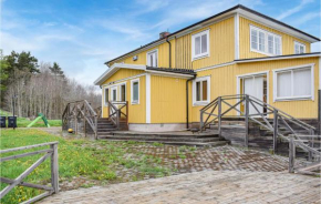 Stunning home in Mörlunda with WiFi and 6 Bedrooms, Mörlunda